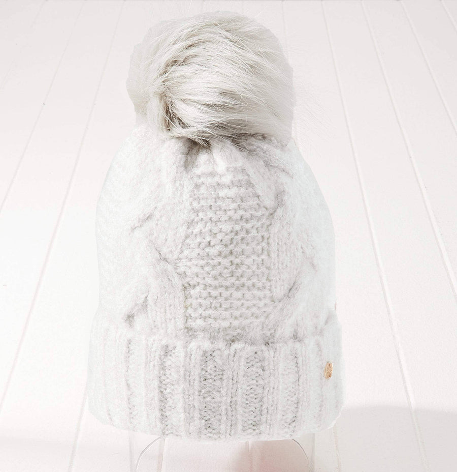 LIGHT GRAY CABLE KNIT POM HAT