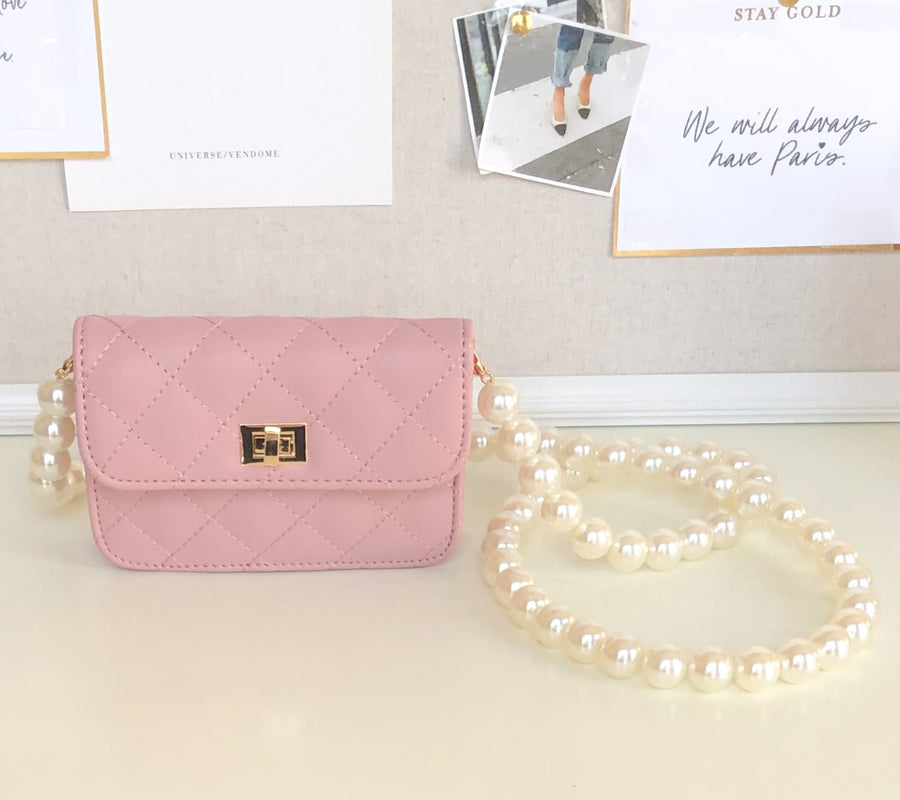PINK QUILTED CLUTCH ON CHAIN